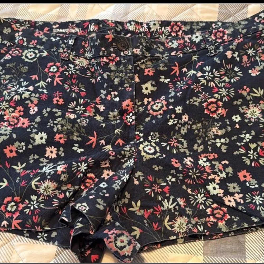 Gap size 16 regular shorts. Good condition.